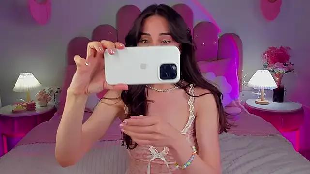 ElsaYoung from StripChat is Freechat
