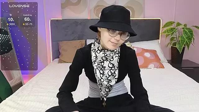 Photos of ema_spark from StripChat is Freechat