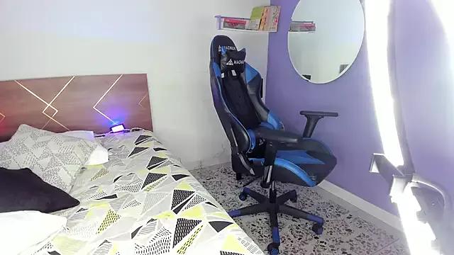 EmaaaBrown_ from StripChat is Freechat