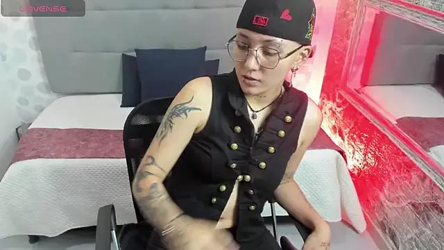 Unleash your urge for fetish cams livestreamers with our pick of steaming hot models, versed in the art of seduction and indulgence.