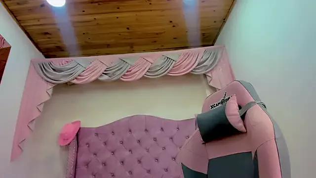 Unleash your urge for fetish cams livestreamers with our pick of steaming hot models, versed in the art of seduction and indulgence.