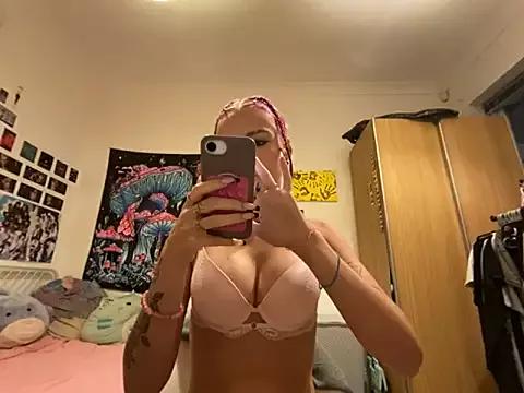 EmilyCleeveland from StripChat is Freechat