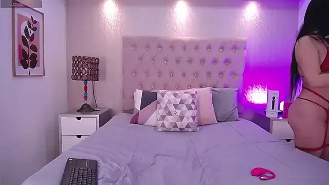 Unleash your urge for fetish cams livestreamers with our pick of steaming hot models, versed in the art of seduction and indulgence.