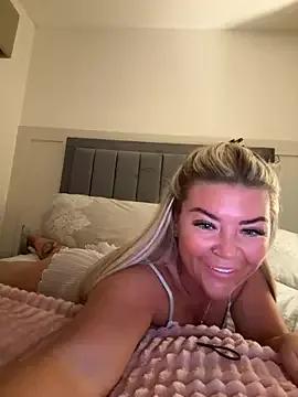 EmilyKingg from StripChat is Freechat