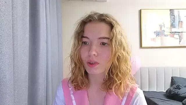 EmilyLuv from StripChat is Freechat