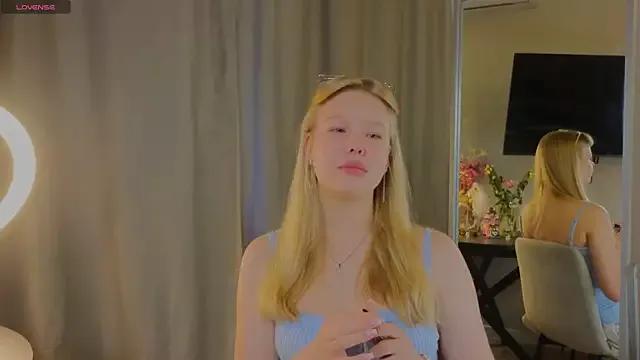 emilyshepar_d from StripChat is Freechat