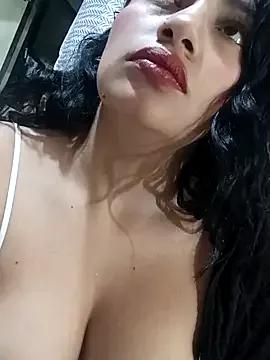 Emma_- from StripChat is Freechat