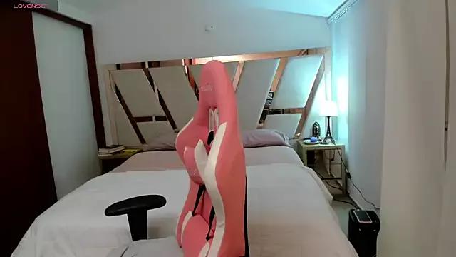 Unleash your urge for fetish cams livestreamers with our pick of steaming hot models, versed in the art of seduction and indulgence.
