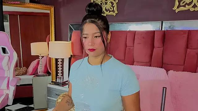 EmmaCrush from StripChat is Freechat
