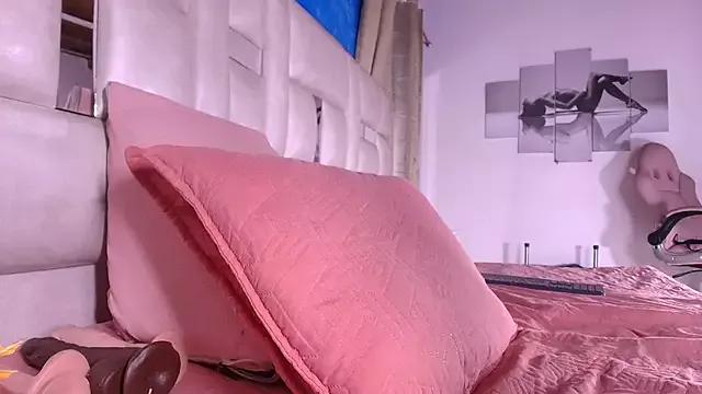 Unleash your urge for fetish cams livestreamers with our pick of steaming hot models, versed in the art of seduction and indulgence.