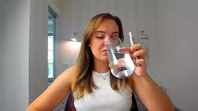 EmmaNorman from StripChat is Freechat