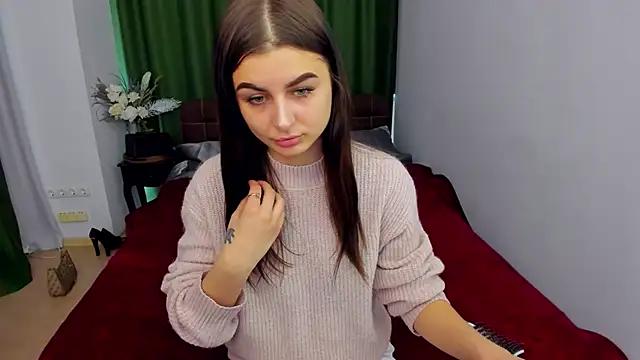 EmmaOlsen4u from StripChat