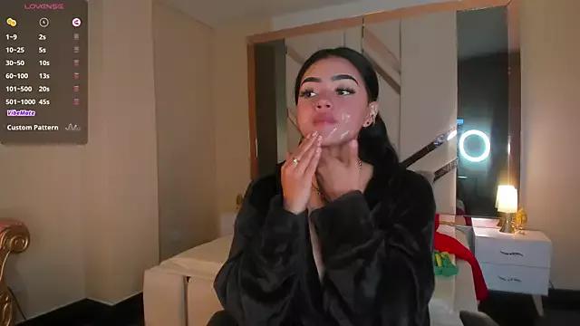 EmmaStonns from StripChat is Freechat