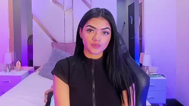 EmmaStonns from StripChat is Freechat
