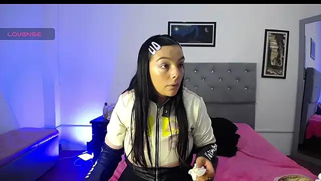 Esmeraldaa- from StripChat is Freechat