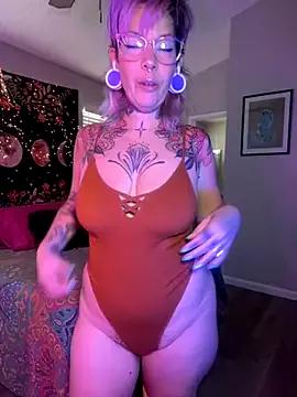 Unleash your urge for fetish cams livestreamers with our pick of steaming hot models, versed in the art of seduction and indulgence.