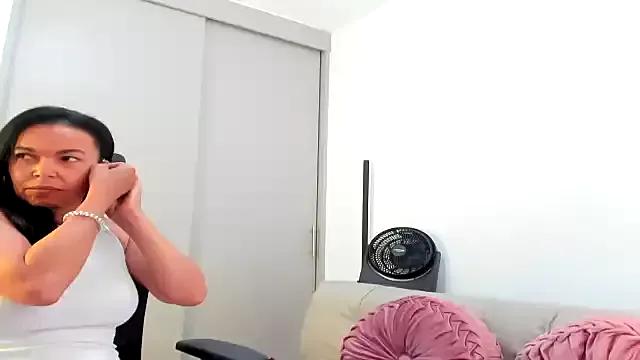 Unleash your urge for fetish cams livestreamers with our pick of steaming hot models, versed in the art of seduction and indulgence.