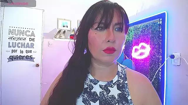 evelyn_mature19 from StripChat is Freechat