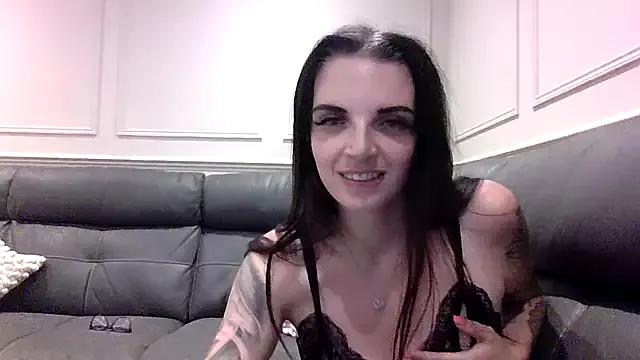 GeminiUK from StripChat is Freechat