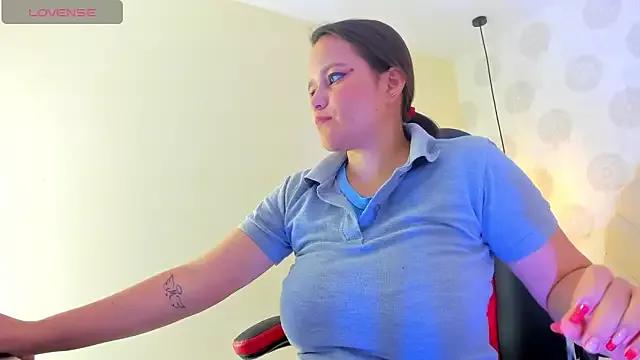 GIANAMILLER6 from StripChat is Freechat