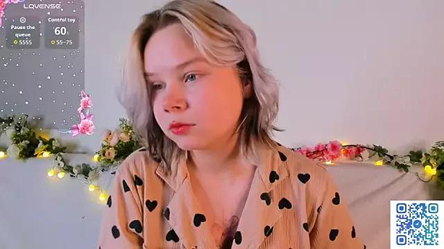 girlllsooft from StripChat is Freechat