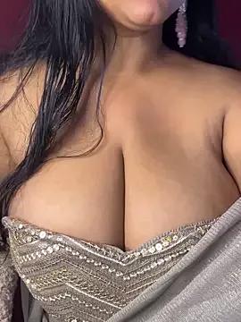 GLaM_GoDdEsS_143 from StripChat is Freechat