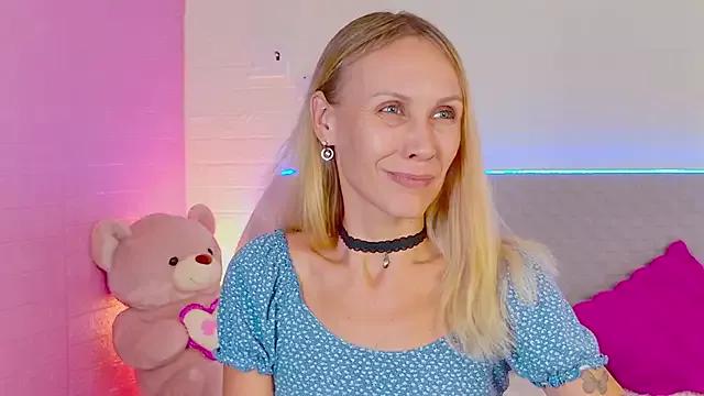 Unleash your urge for fetish cams livestreamers with our pick of steaming hot models, versed in the art of seduction and indulgence.