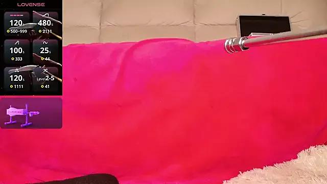 goldenboyhot from StripChat is Freechat