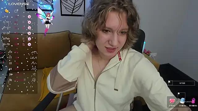 Hailey_Foxy from StripChat is Freechat