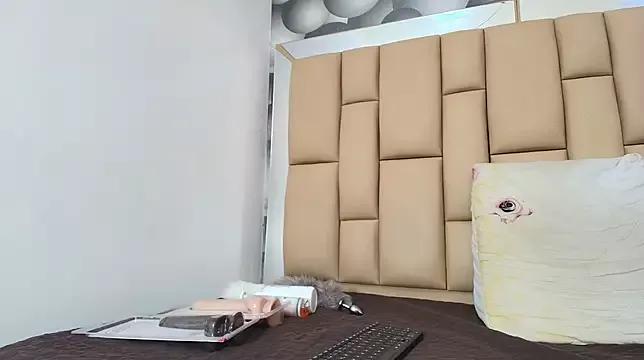 Unleash your urge for fetish cams livestreamers with our pick of steaming hot models, versed in the art of seduction and indulgence.