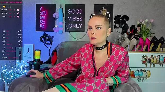 Unleash your urge for fetish cams livestreamers with our pick of steaming hot models, versed in the art of seduction and indulgence.
