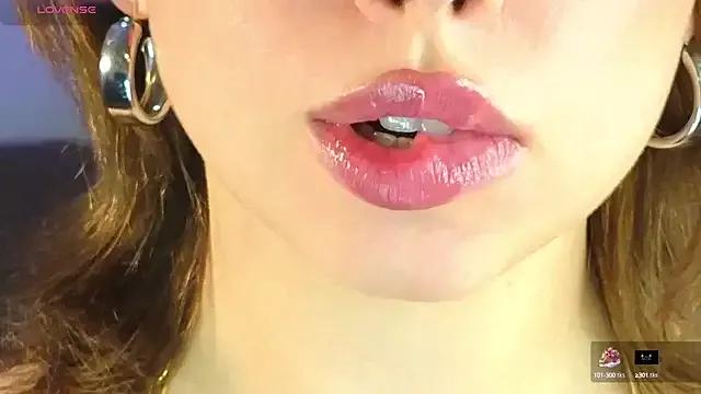Hanny_babyy from StripChat is Freechat