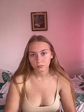 HeiligeJulia from StripChat is Freechat