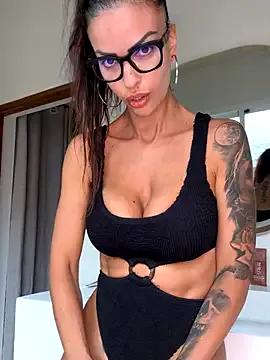 Unleash your urge for fetish cams livestreamers with our pick of steaming hot models, versed in the art of seduction and indulgence.