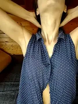 Hi_cherry-333 from StripChat is Freechat