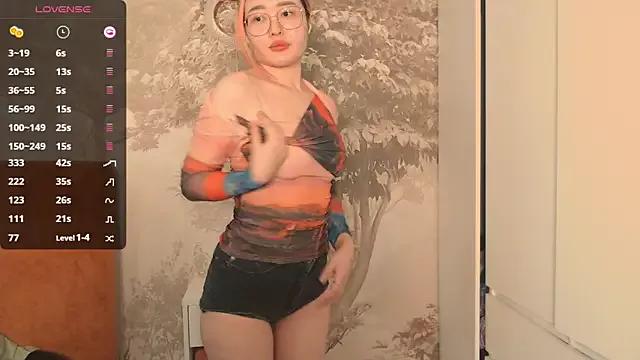 Hiaru_Cutie from StripChat is Freechat