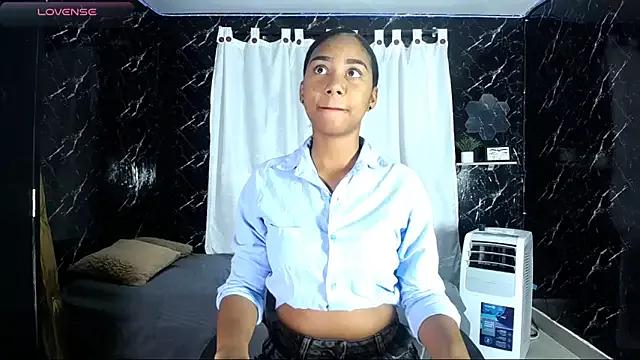 Hillary_queen from StripChat is Freechat