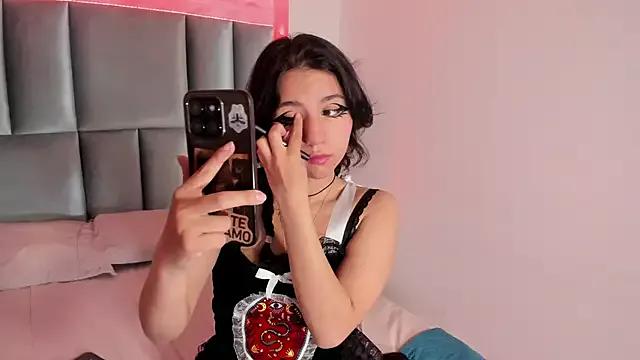 HollyPeach from StripChat is Freechat