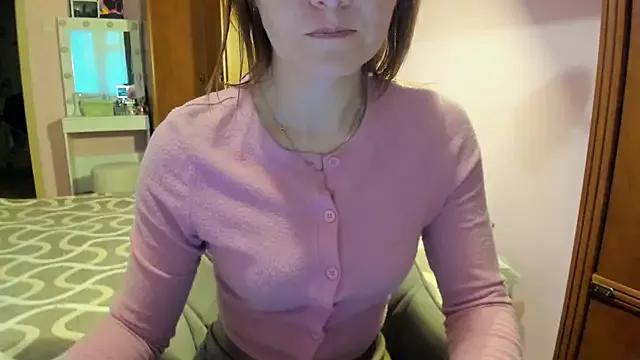 HolmesAriana from StripChat is Freechat