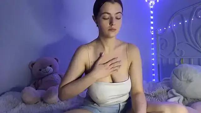 HoneyMist from StripChat is Freechat