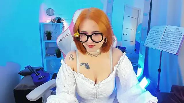 HoneyMoth from StripChat is Freechat