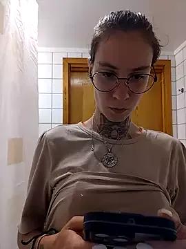 HoneySquirrel from StripChat is Freechat
