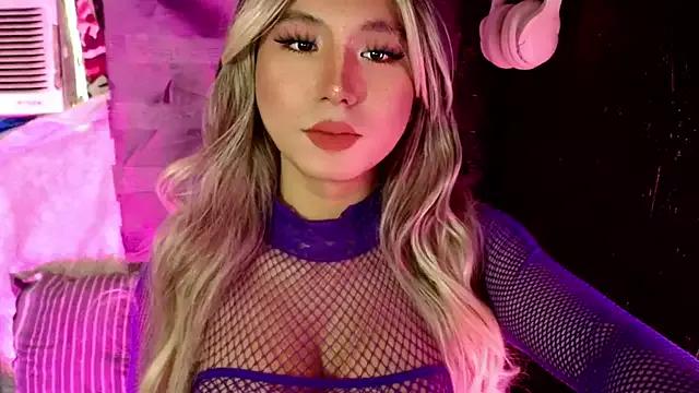 Unleash your urge for fetish cams livestreamers with our pick of steaming hot models, versed in the art of seduction and indulgence.