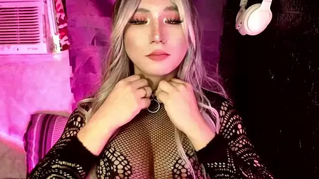 Unleash your urge for fetish cams livestreamers with our pick of steaming hot models, versed in the art of seduction and indulgence.