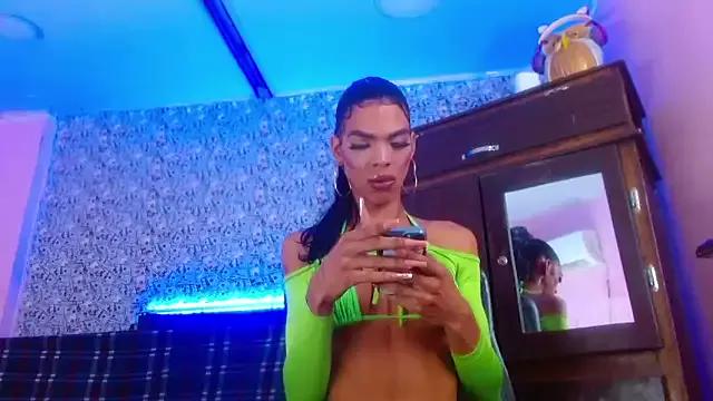 Unleash your urge for fetish cams livestreamers with our pick of steaming hot models, versed in the art of seduction and indulgence.