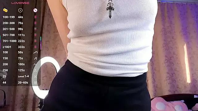 HottestAlice from StripChat is Freechat