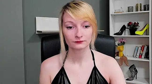 Unleash your urge for fetish cams livestreamers with our pick of steaming hot models, versed in the art of seduction and indulgence.