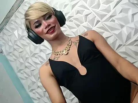 Unleash your urge for fetish cams livestreamers with our pick of steaming hot models, versed in the art of seduction and indulgence.