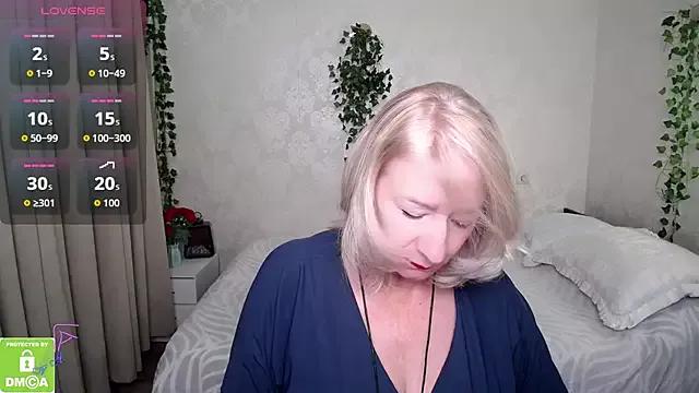 hunters_woman from StripChat is Freechat