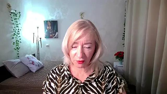 hunters_woman from StripChat is Freechat